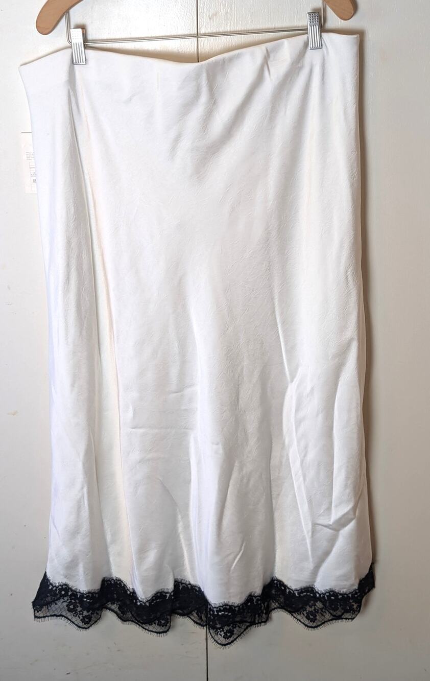 A New Day Cream & Black Lace Midi Skirt XXL